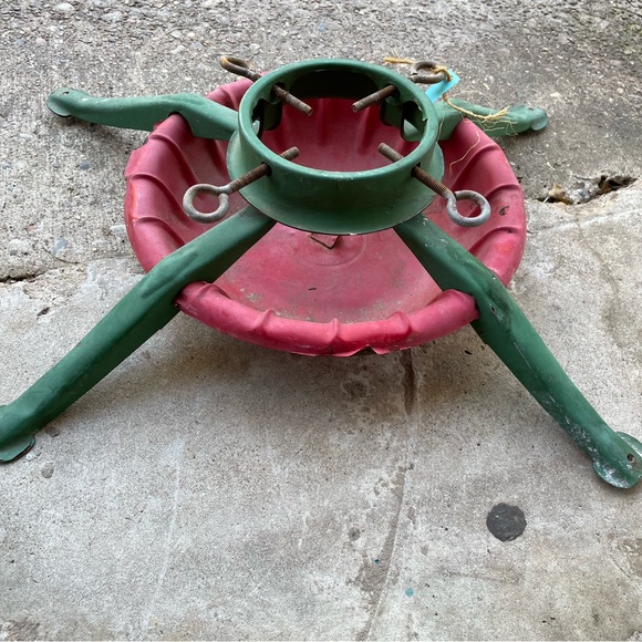 Accents Solid Steel Christmas Tree Stand 27 Leg Spread 5dia Max Tree